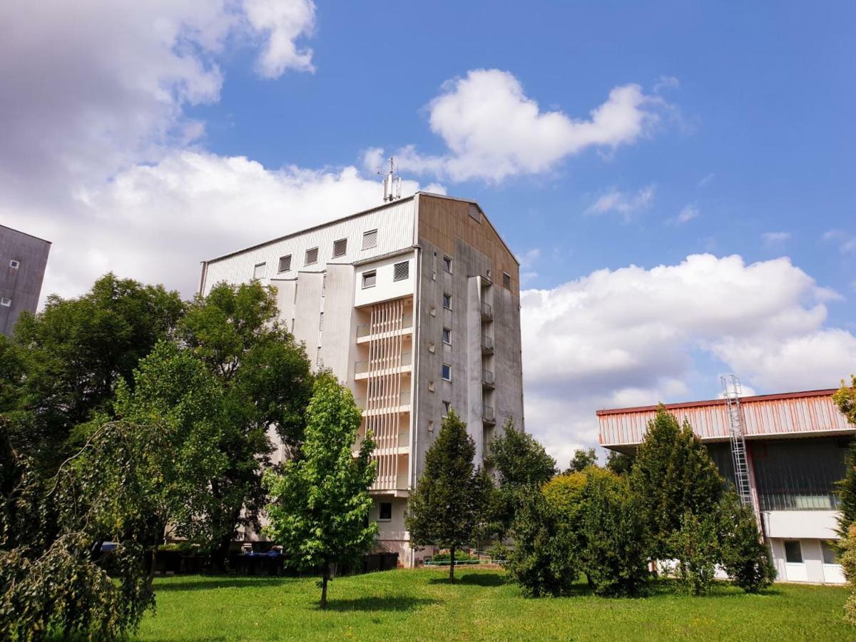 Summer Residence Hostel Ljubljana Exterior photo